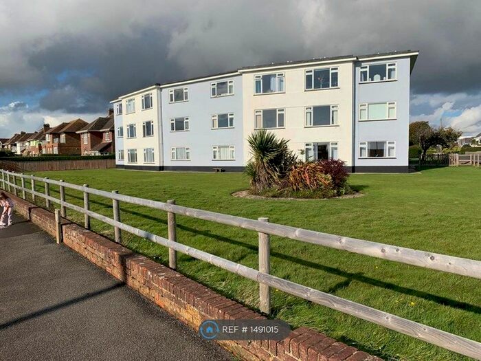 2 Bedroom Flat To Rent In Harbour Court, Barton On Sea, New Milton, BH25