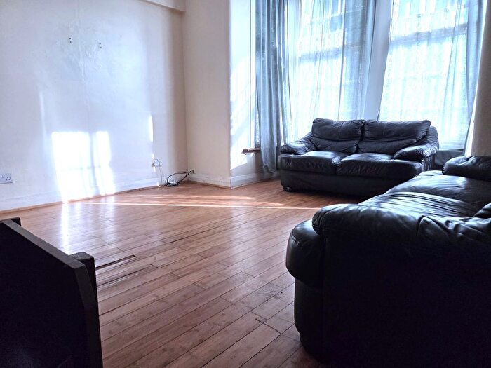 1 Bedroom Maisonette To Rent In The Drive, Ilford, IG1