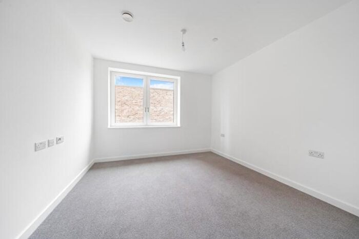 2 Bedroom Apartment To Rent In St Pauls Road Barking, IG11