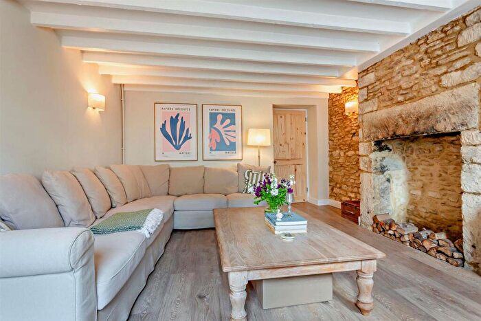 3 Bedroom Semi Detached House For Sale In Albion Street, Stratton, Cirencester, GL7