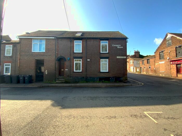 1 Bedroom Flat To Rent In Coopers Mews, - Adelaide Street, Luton, Bedfordshire, LU1
