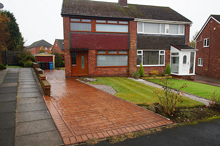 3 Bedroom Semi Detached House To Rent In Linkside Avenue, Royton, OL2