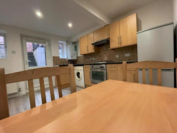 Studio To Rent In King Henrys Walk, London, N1