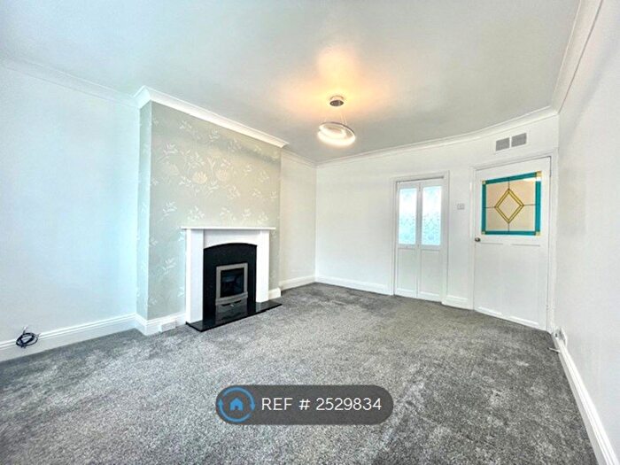 3 Bedroom Flat To Rent In Holly Avenue, Gateshead, NE11