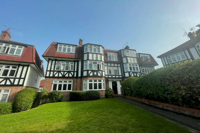 2 Bedroom Apartment To Rent In Grange Court, Upper Park, Loughton, IG10