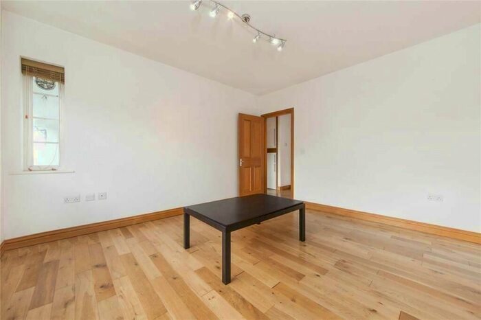 2 Bedroom Flat To Rent In Ossulton Way, East Finchley, N2