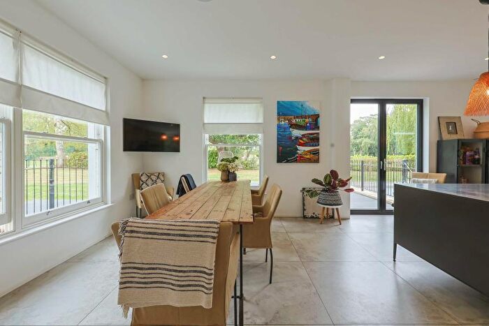 6 Bedroom Terraced House To Rent In Burhill, Walton-on-thames, KT12