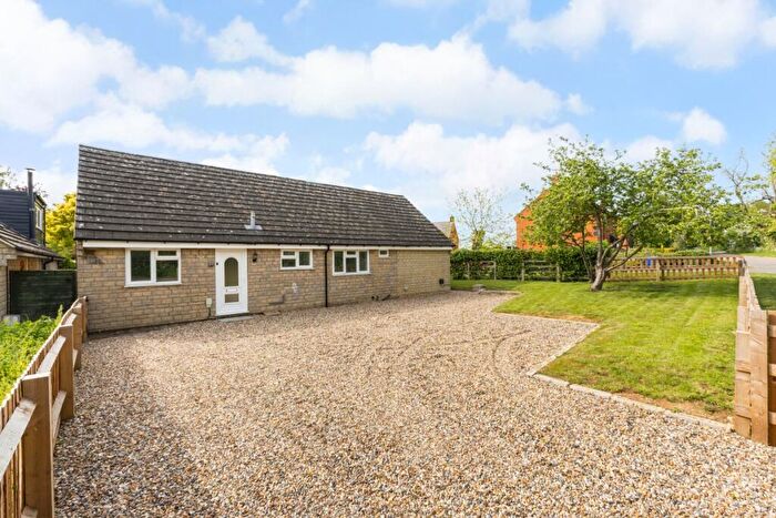4 Bedroom Bungalow To Rent In Brackley Road Croughton, NN13