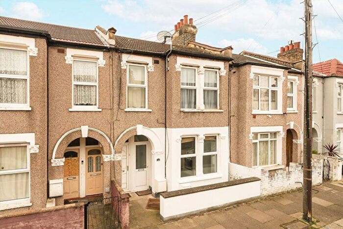 1 Bedroom Maisonette For Sale In Fairlight Road, Tooting, SW17