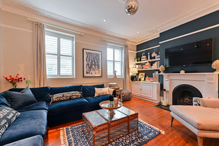 2 Bedroom Maisonette For Sale In Battersea Park Road, Battersea, London, SW11