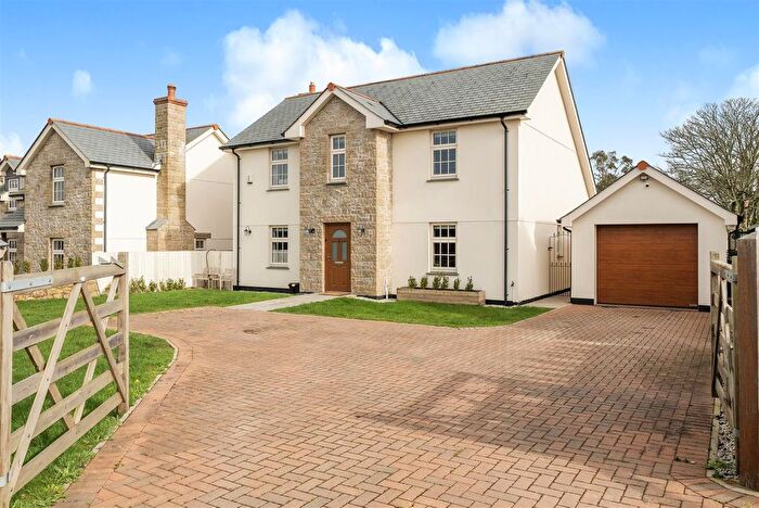 5 Bedroom Detached House For Sale In Large Modern Family Home, Leedstown, TR27