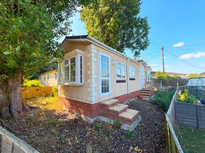 1 Bedroom Park Home For Sale In The Green, Cummings Hall Lane, Noak Hill, Romford, RM3