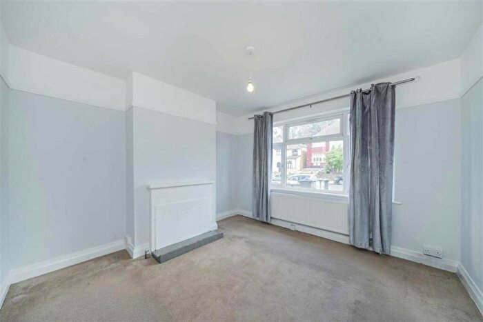 1 Bedroom Flat For Sale In Coles Green Road, Cricklewood, NW2