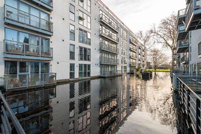 3 Bedroom Flat To Rent In Paradise Park, Lea Bridge Road, E5