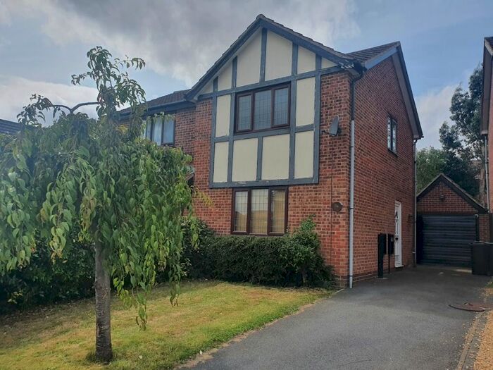 2 Bedroom Semi-Detached House To Rent In Worcester Road, Grantham, Grantham, NG31