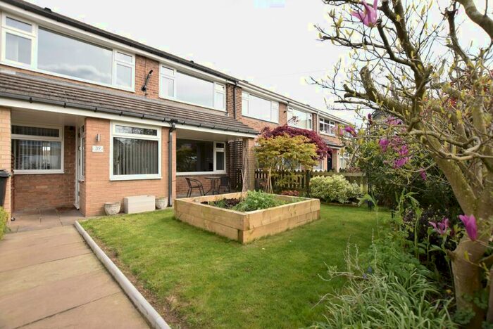 2 Bedroom Town House To Rent In Holly Road, Boston Spa, Wetherby, LS23