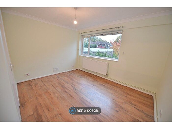 2 Bedroom Flat To Rent In Woodcote Drive, Orpington, BR6
