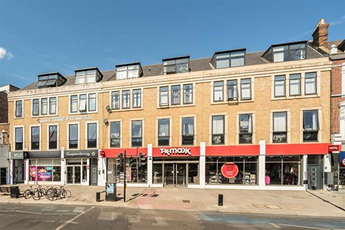 2 Bedroom Flat To Rent In Balham High Road, Balham, SW12