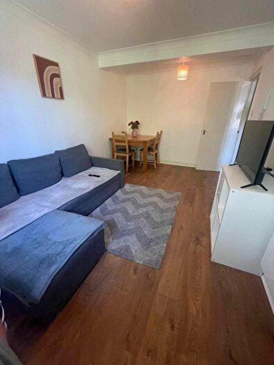 1 Bedroom Apartment To Rent In The Avenue, London, E4