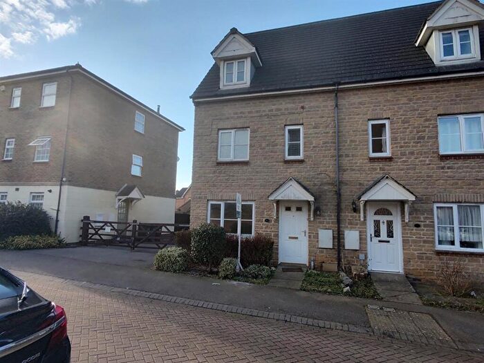 3 Bedroom House To Rent In Ashmead Road, Banbury, OX16