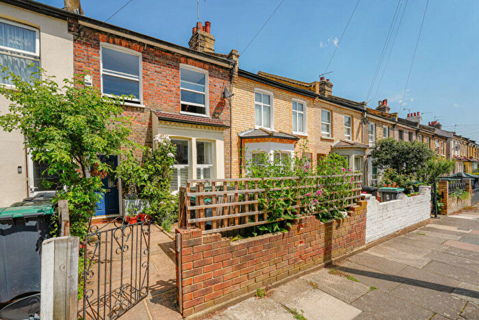 3 Bedroom Terraced House For Sale In Thorold Road - Bowes Park - London -, N22