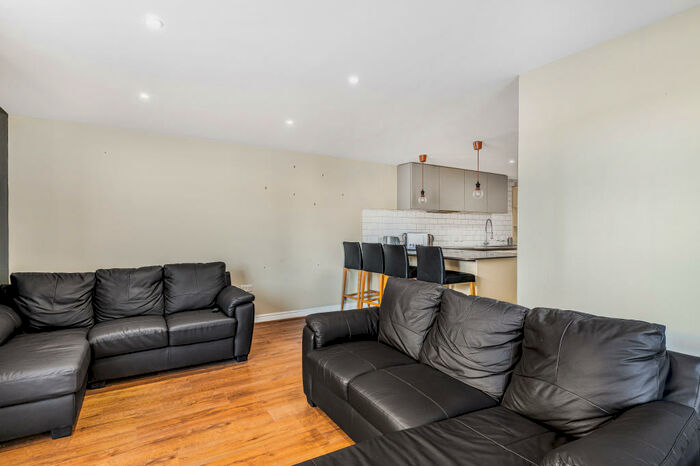 2 Bedroom Apartment To Rent In Cline Road, Bounds Green, N11