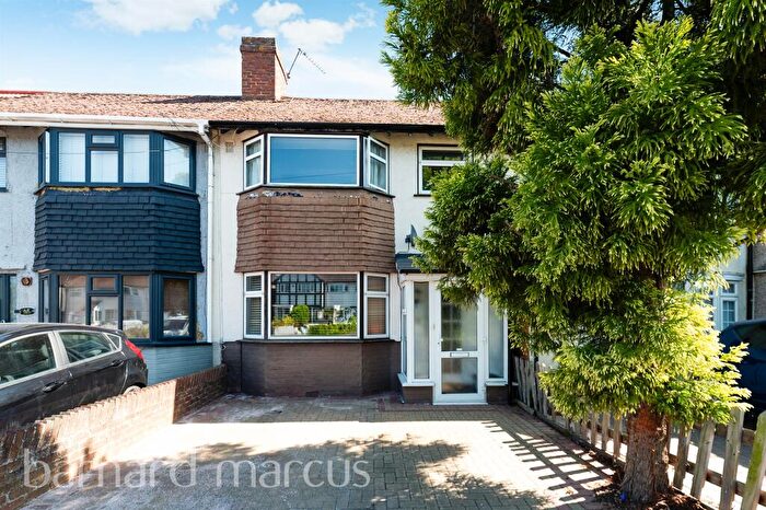 3 Bedroom Terraced House For Sale In Buckland Way, Worcester Park, KT4