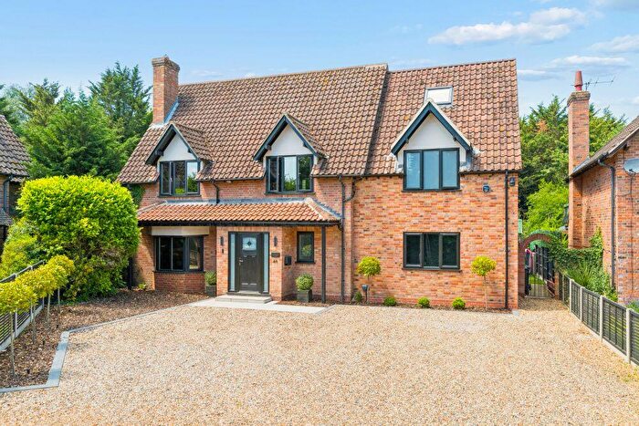 6 Bedroom Detached House For Sale In Clifton Road, Shefford, Bedfordshire, SG17