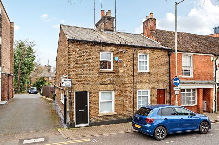 2 Bedroom End Of Terrace House For Sale In High Street, Rickmansworth, WD3