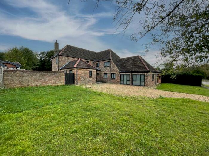 6 Bedroom Detached House To Rent In Redland Drive, Loughton, MK5