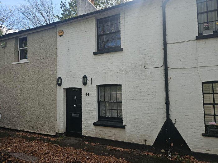 1 Bedroom Character Property For Sale In Dury Road, Barnet, EN5