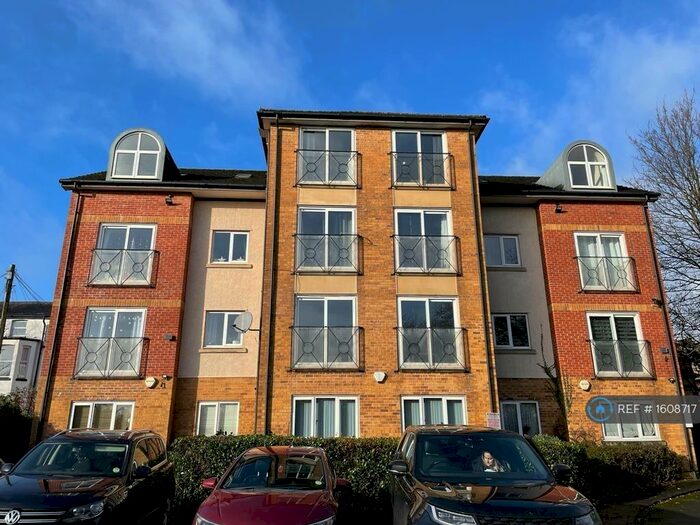 2 Bedroom Flat To Rent In The Park, Stretford, Manchester, M32