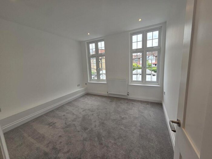1 Bedroom Flat To Rent In Colston Road, East Sheen, SW14