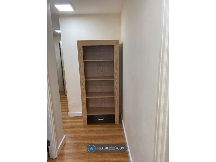 2 Bedroom Flat To Rent In Concord Street, Leeds, LS2