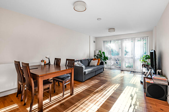 2 Bedroom Apartment To Rent In Jameson Lodge, Shepherds Hill, Highgate, N6