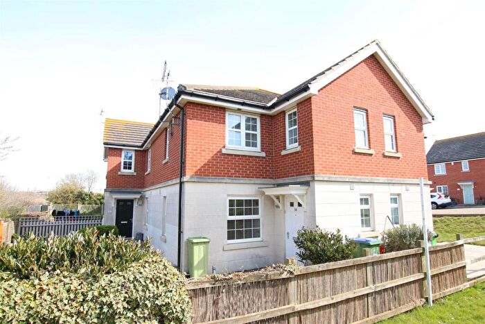 2 Bedroom End Of Terrace House To Rent In Flint Way, Peacehaven, BN10