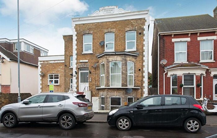 2 Bedroom Flat To Rent In South Eastern Road, Ramsgate, Kent, CT11