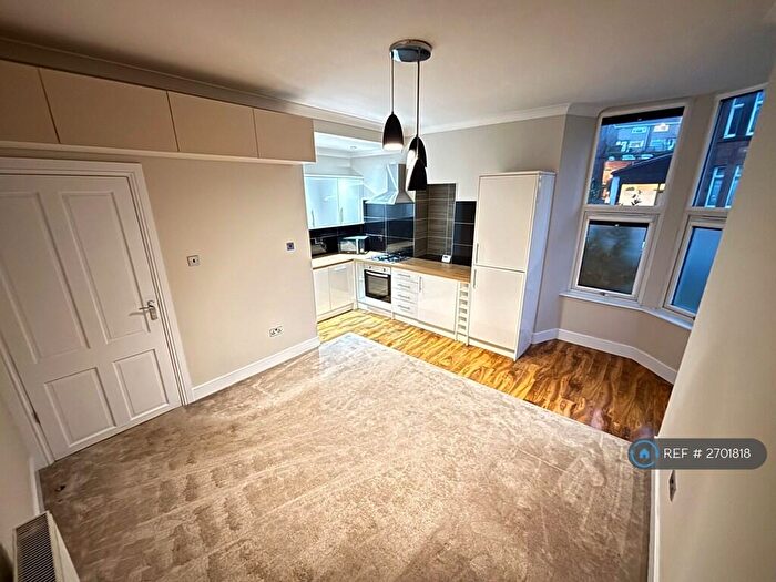 2 Bedroom Flat To Rent In Holmhead Place, Glasgow, G44