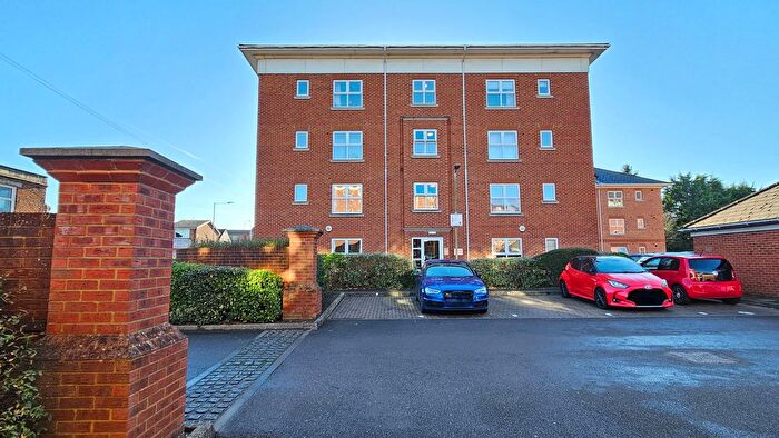 2 Bedroom Flat To Rent In Thornycroft Close, Newbury, RG14