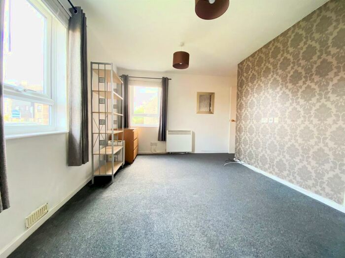 Studio To Rent In Ashbury Crescent, Merrow, GU4