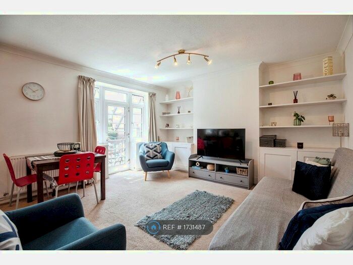2 Bedroom Flat To Rent In Acorn Walk, London, SE16