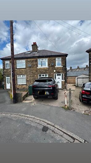 3 Bedroom Semi Detached House To Rent In Newforth Grove, Bradford, BD5