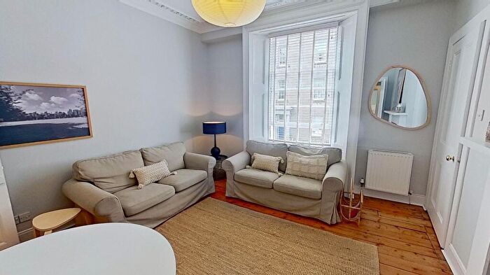 2 Bedroom Flat To Rent In Buccleuch Street, Edinburgh, EH8