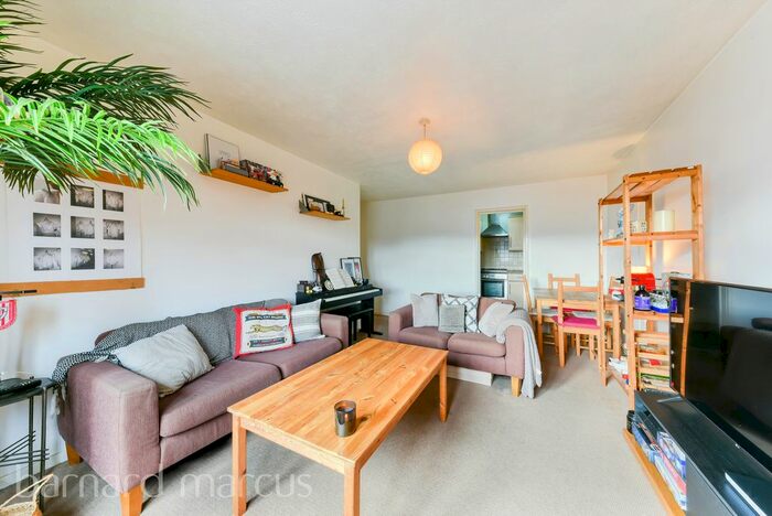 2 Bedroom Flat To Rent In Clapham Road, London, SW9