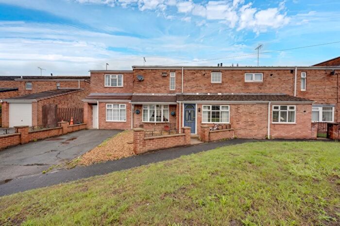 5 Bedroom Semi-Detached House For Sale In Skylark Close, Crewe, CW1