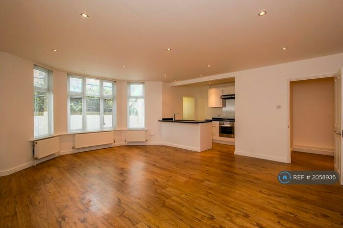 2 Bedroom Flat To Rent In Oliver Grove, London, SE25
