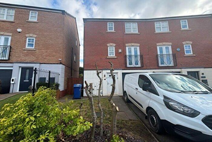4 Bedroom End Of Terrace House To Rent In Pheasant Way, Cannock, WS11