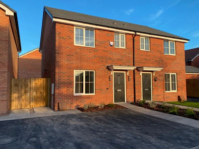 3 Bedroom Semi-Detached House To Rent In Hackett Gardens, Bingham, NG13