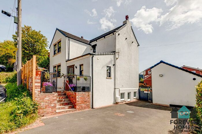 4 Bedroom Detached House For Sale In New Road, Staincross, S75