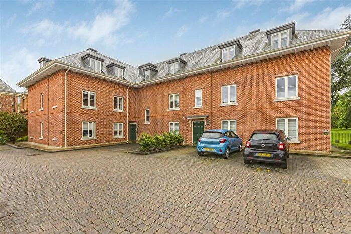 1 Bedroom Flat To Rent In Henmarsh Court, Balls Park, Hertford, SG13